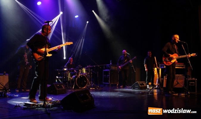 Zdjęcie w galerii na portalu naszwodzislaw.com: Zespół Raz, Dwa, Trzy wystąpił na deskach rydułtowskiej sceny  wiadomości z regionu