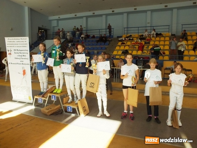 Zdjęcie w galerii na portalu naszwodzislaw.com: XVI Ogólnopolski Turniej Szermierczy z okazji Dnia Edukacji Narodowej już za nami  wiadomości z regionu