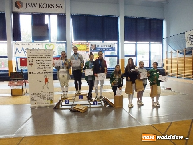 Zdjęcie w galerii na portalu naszwodzislaw.com: XVI Ogólnopolski Turniej Szermierczy z okazji Dnia Edukacji Narodowej już za nami  wiadomości z regionu