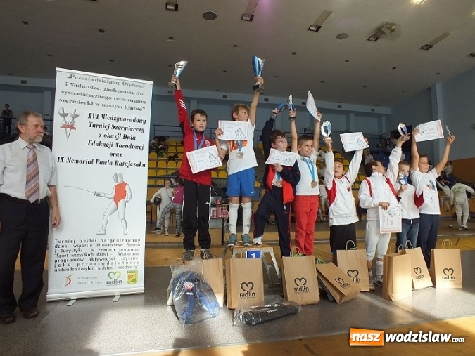 Zdjęcie w galerii na portalu naszwodzislaw.com: XVI Ogólnopolski Turniej Szermierczy z okazji Dnia Edukacji Narodowej już za nami  wiadomości z regionu