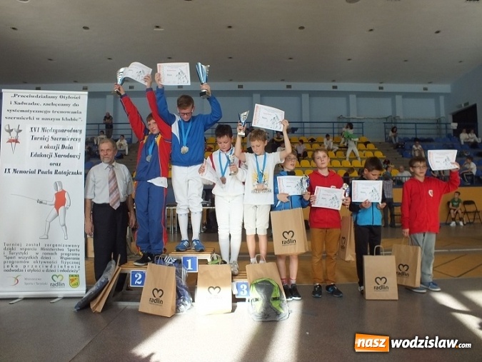 Zdjęcie w galerii na portalu naszwodzislaw.com: XVI Ogólnopolski Turniej Szermierczy z okazji Dnia Edukacji Narodowej już za nami  wiadomości z regionu