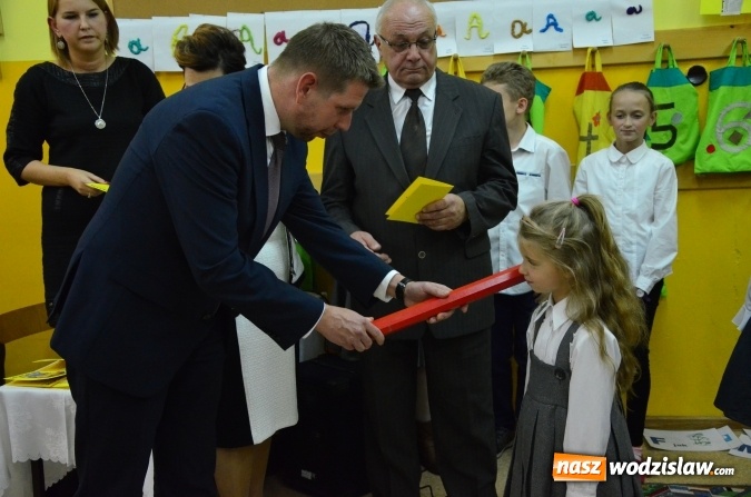 Zdjęcie w galerii na portalu naszwodzislaw.com: Uroczyste pasowanie na ucznia w Szkole Podstawowej nr 15 wiadomości z regionu