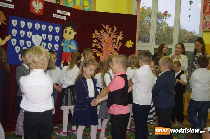 Zdjęcie w galerii na portalu naszwodzislaw.com: Uroczyste pasowanie na ucznia w Szkole Podstawowej nr 15 wiadomości z regionu