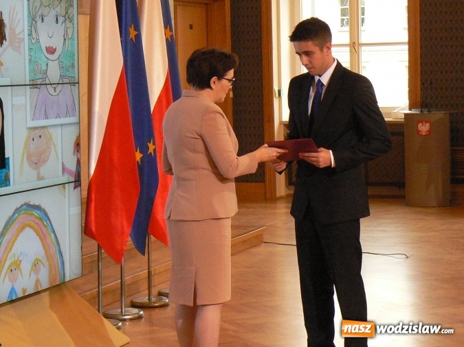 Zdjęcie w galerii na portalu naszwodzislaw.com: Stypendyści spotkali się z panią premier. Wśród nich był uczeń wodzisławskiego technikum   wiadomości z regionu