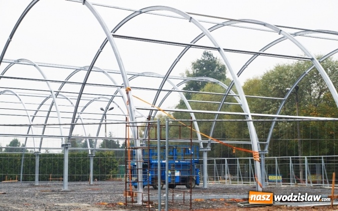 Zdjęcie w galerii na portalu naszwodzislaw.com: Korty na MOSiR-ze nabierają kształt&oacute;w wiadomości z regionu