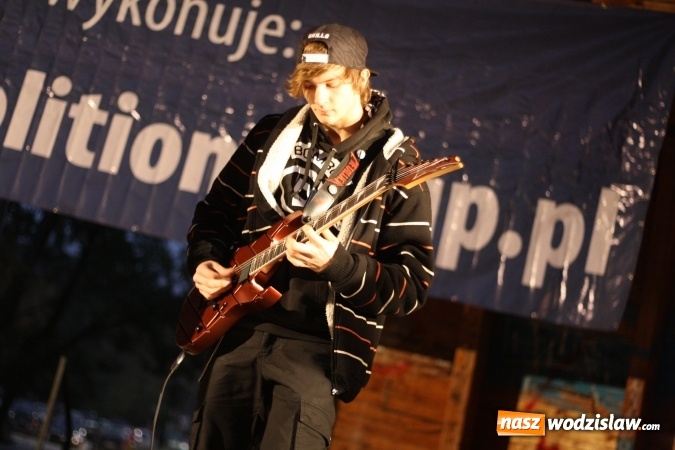 Zdjęcie w galerii na portalu naszwodzislaw.com: Wodzisławianie muzycznie pożegnali muszlę koncertową. Wydarzenie nie obyło się bez protest&oacute;w i sprzeciwu wiadomości z regionu