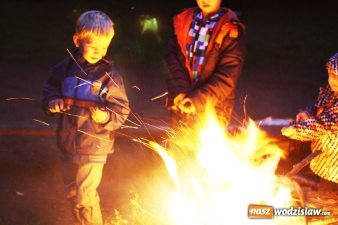 Zdjęcie w galerii na portalu naszwodzislaw.com: Wodzisławianie muzycznie pożegnali muszlę koncertową. Wydarzenie nie obyło się bez protest&oacute;w i sprzeciwu wiadomości z regionu