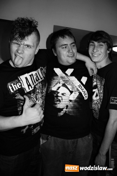 Zdjęcie w galerii na portalu naszwodzislaw.com: The Analogs i Farben Lehre na deskach pszowskiej sceny! wiadomości z regionu