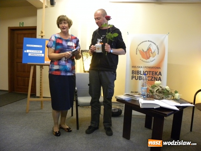 Zdjęcie w galerii na portalu naszwodzislaw.com: Młodzież licealna spotkała się z Łukaszem Jaroszem wiadomości z regionu