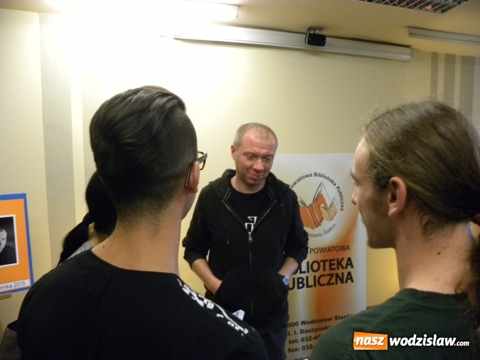 Zdjęcie w galerii na portalu naszwodzislaw.com: Młodzież licealna spotkała się z Łukaszem Jaroszem wiadomości z regionu