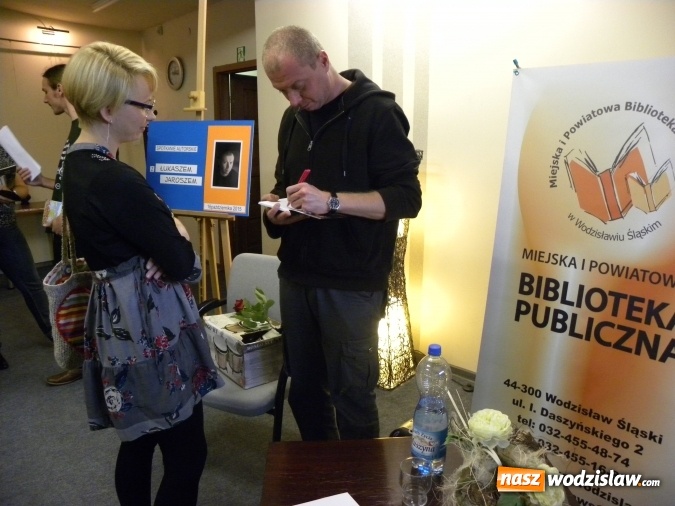 Zdjęcie w galerii na portalu naszwodzislaw.com: Młodzież licealna spotkała się z Łukaszem Jaroszem wiadomości z regionu