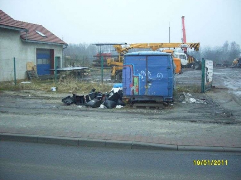 Zdjęcie w galerii na portalu naszwodzislaw.com: Kupa śmieci przy Bogumińskiej wiadomości z regionu