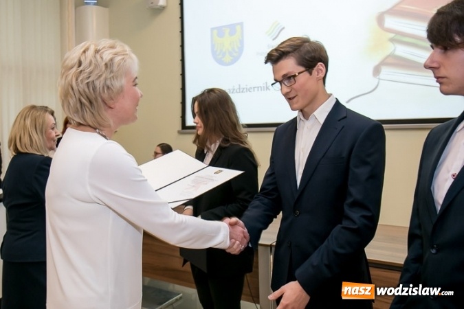 Zdjęcie w galerii na portalu naszwodzislaw.com: Przyznano pieniądze dla najzdolniejszych  wiadomości z regionu
