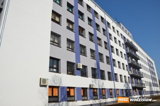 Zdjęcie w galerii na portalu naszwodzislaw.com: Budynek wodzisławskiego szpitala z nowym obliczem  wiadomości z regionu