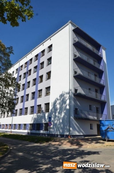 Zdjęcie w galerii na portalu naszwodzislaw.com: Budynek wodzisławskiego szpitala z nowym obliczem  wiadomości z regionu