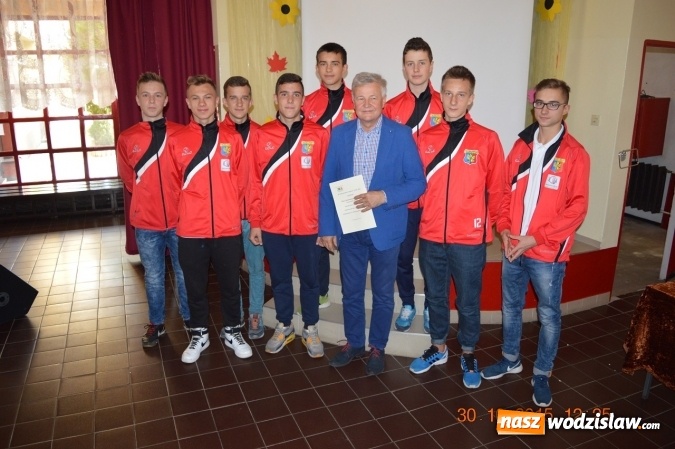 Zdjęcie w galerii na portalu naszwodzislaw.com: Apoloniusz Tajner kolejnym sojusznikiem Gimnazjum Mistrzostwa Sportowego nr 3 wiadomości z regionu