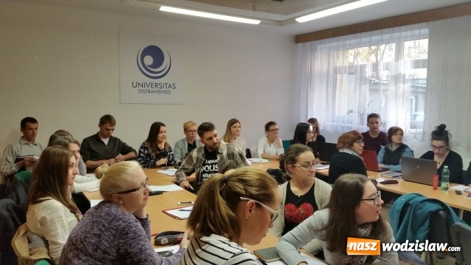 Zdjęcie w galerii na portalu naszwodzislaw.com: Studenci III roku filologii słowiańskiej profilu czeskiego na warsztatach przekładowych na Wydziale Filologicznym Uniwersytetu Ostrawskiego wiadomości z regionu
