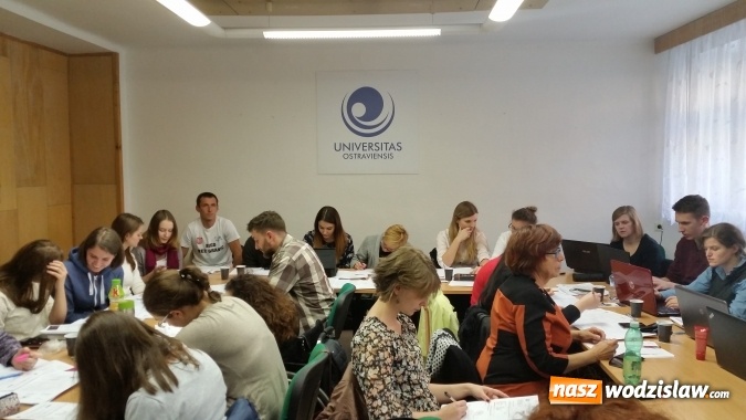 Zdjęcie w galerii na portalu naszwodzislaw.com: Studenci III roku filologii słowiańskiej profilu czeskiego na warsztatach przekładowych na Wydziale Filologicznym Uniwersytetu Ostrawskiego wiadomości z regionu