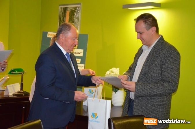 Zdjęcie w galerii na portalu naszwodzislaw.com: Pasjonaci fotografii odebrali nagrody  wiadomości z regionu