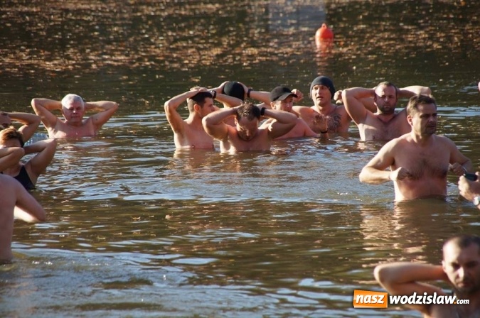 Zdjęcie w galerii na portalu naszwodzislaw.com: Morsowanie na Balatonie oficjalne rozpoczęte  wiadomości z regionu