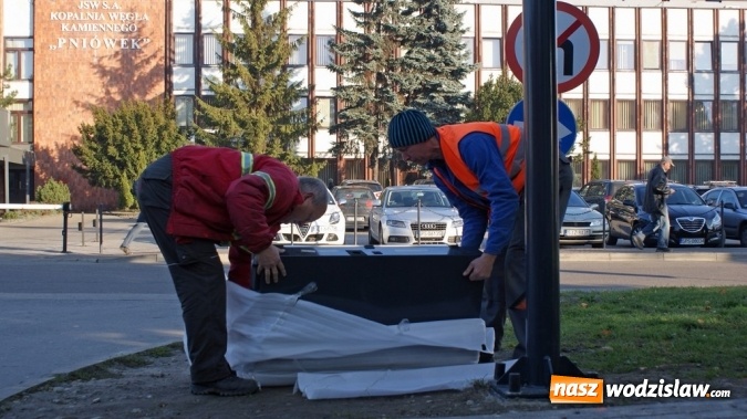 Zdjęcie w galerii na portalu naszwodzislaw.com: Instalacja tablic świetlnych na finiszu  wiadomości z regionu