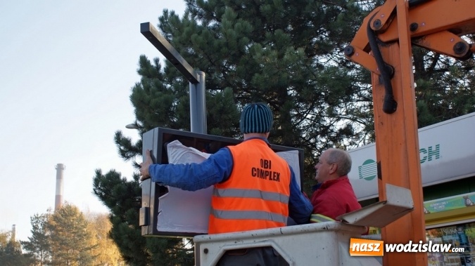 Zdjęcie w galerii na portalu naszwodzislaw.com: Instalacja tablic świetlnych na finiszu  wiadomości z regionu