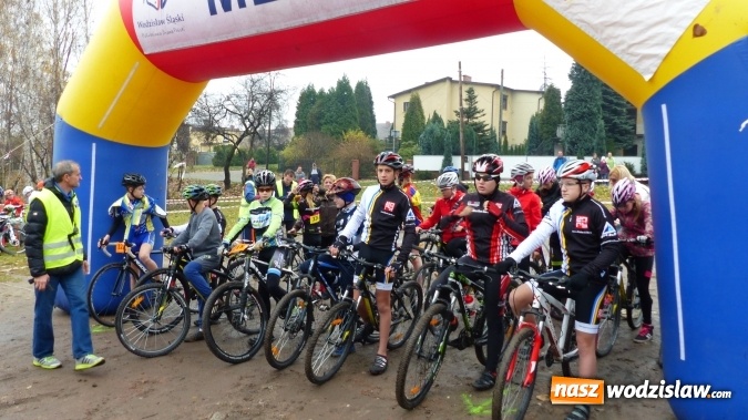 Zdjęcie w galerii na portalu naszwodzislaw.com: Pierwsza edycja CykloCross 2015 już za nami. Na starcie stanęło 81 zawodnik&oacute;w z całej Polski wiadomości z regionu