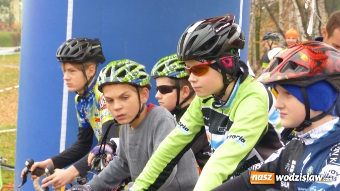 Zdjęcie w galerii na portalu naszwodzislaw.com: Pierwsza edycja CykloCross 2015 już za nami. Na starcie stanęło 81 zawodnik&oacute;w z całej Polski wiadomości z regionu