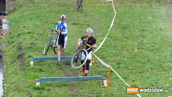 Zdjęcie w galerii na portalu naszwodzislaw.com: Pierwsza edycja CykloCross 2015 już za nami. Na starcie stanęło 81 zawodnik&oacute;w z całej Polski wiadomości z regionu