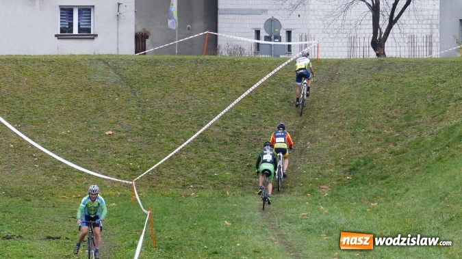 Zdjęcie w galerii na portalu naszwodzislaw.com: Pierwsza edycja CykloCross 2015 już za nami. Na starcie stanęło 81 zawodnik&oacute;w z całej Polski wiadomości z regionu