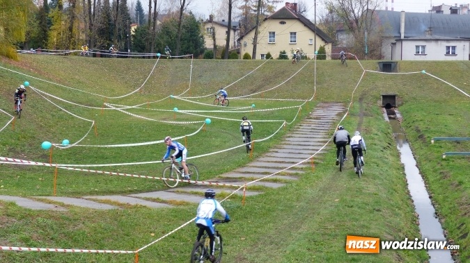 Zdjęcie w galerii na portalu naszwodzislaw.com: Pierwsza edycja CykloCross 2015 już za nami. Na starcie stanęło 81 zawodnik&oacute;w z całej Polski wiadomości z regionu