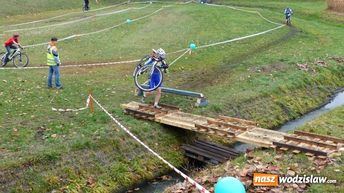 Zdjęcie w galerii na portalu naszwodzislaw.com: Pierwsza edycja CykloCross 2015 już za nami. Na starcie stanęło 81 zawodnik&oacute;w z całej Polski wiadomości z regionu