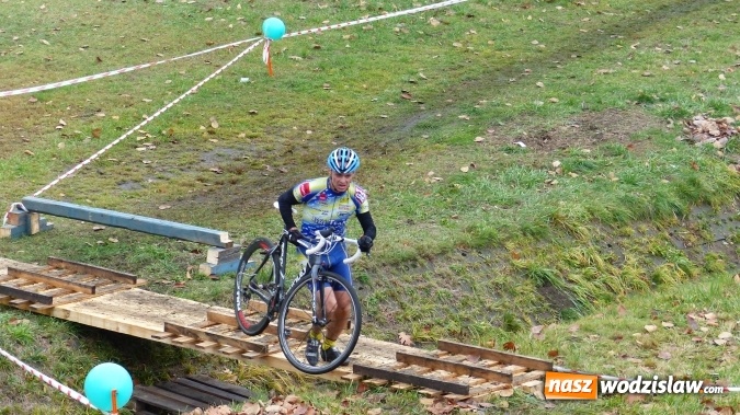 Zdjęcie w galerii na portalu naszwodzislaw.com: Pierwsza edycja CykloCross 2015 już za nami. Na starcie stanęło 81 zawodnik&oacute;w z całej Polski wiadomości z regionu