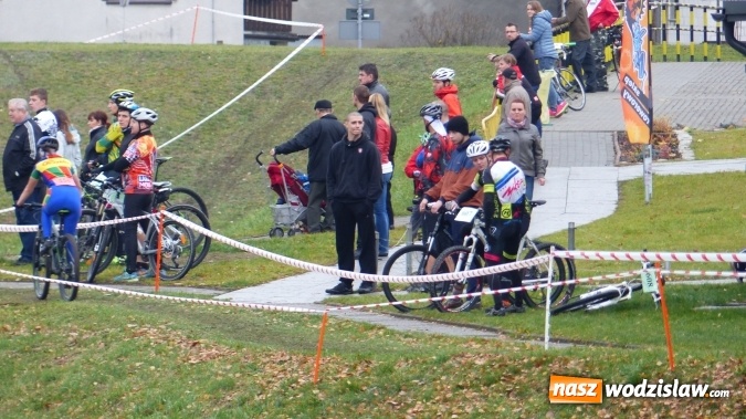 Zdjęcie w galerii na portalu naszwodzislaw.com: Pierwsza edycja CykloCross 2015 już za nami. Na starcie stanęło 81 zawodnik&oacute;w z całej Polski wiadomości z regionu