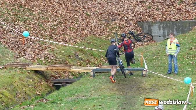 Zdjęcie w galerii na portalu naszwodzislaw.com: Pierwsza edycja CykloCross 2015 już za nami. Na starcie stanęło 81 zawodnik&oacute;w z całej Polski wiadomości z regionu