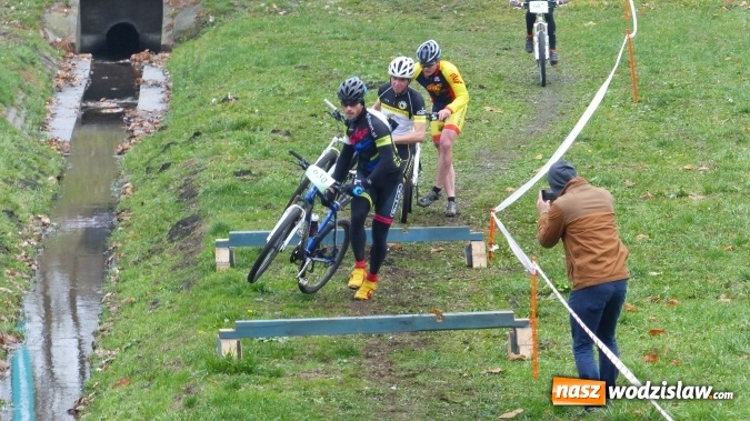 Zdjęcie w galerii na portalu naszwodzislaw.com: Pierwsza edycja CykloCross 2015 już za nami. Na starcie stanęło 81 zawodnik&oacute;w z całej Polski wiadomości z regionu