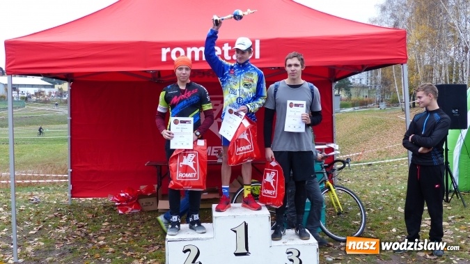 Zdjęcie w galerii na portalu naszwodzislaw.com: Pierwsza edycja CykloCross 2015 już za nami. Na starcie stanęło 81 zawodnik&oacute;w z całej Polski wiadomości z regionu