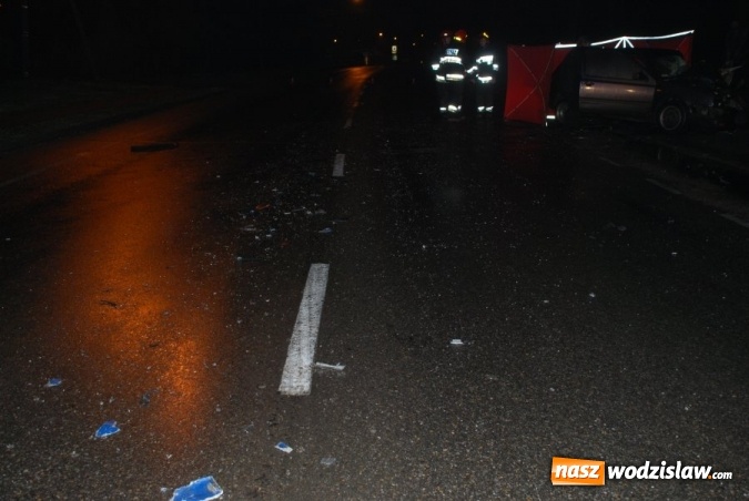 Zdjęcie w galerii na portalu naszwodzislaw.com: Zderzenie osobówki z autobusem - nie żyje 54-letni mężczyzna  wiadomości z regionu
