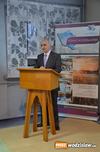 Zdjęcie w galerii na portalu naszwodzislaw.com: Premiera broszurki o kościele w Rydułtowach wiadomości z regionu