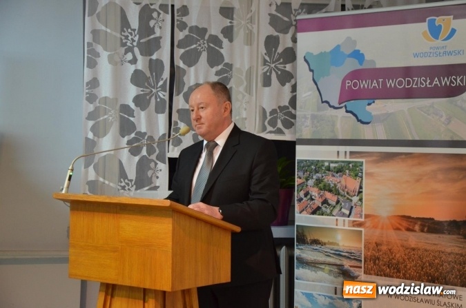 Zdjęcie w galerii na portalu naszwodzislaw.com: Premiera broszurki o kościele w Rydułtowach wiadomości z regionu