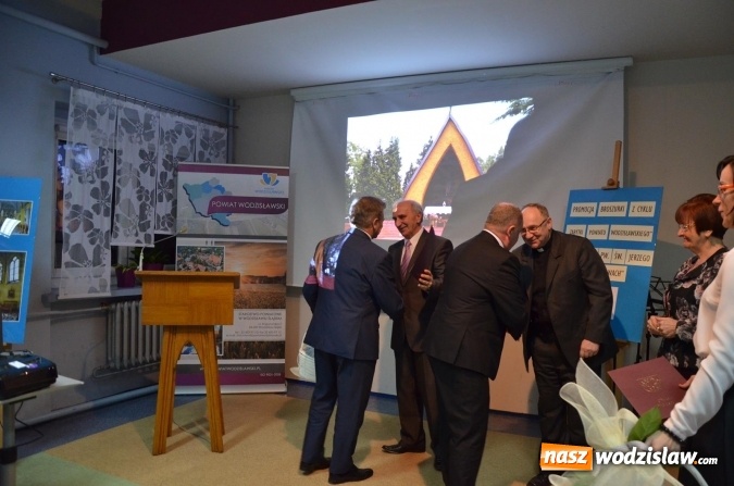 Zdjęcie w galerii na portalu naszwodzislaw.com: Premiera broszurki o kościele w Rydułtowach wiadomości z regionu