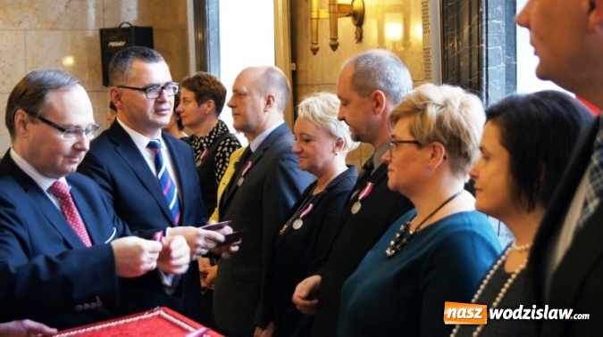 Zdjęcie w galerii na portalu naszwodzislaw.com: Odznaczenia państwowe dla radlińskich nauczycieli  wiadomości z regionu