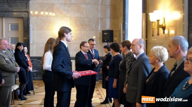 Zdjęcie w galerii na portalu naszwodzislaw.com: Odznaczenia państwowe dla radlińskich nauczycieli  wiadomości z regionu