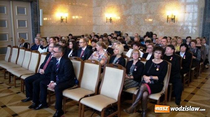 Zdjęcie w galerii na portalu naszwodzislaw.com: Odznaczenia państwowe dla radlińskich nauczycieli  wiadomości z regionu