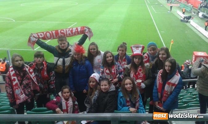 Zdjęcie w galerii na portalu naszwodzislaw.com: Piłkarki G2 na meczu reprezentacji wiadomości z regionu