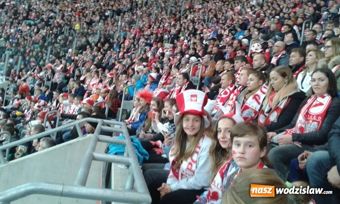 Zdjęcie w galerii na portalu naszwodzislaw.com: Piłkarki G2 na meczu reprezentacji wiadomości z regionu