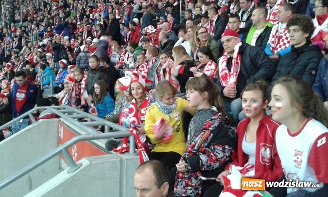 Zdjęcie w galerii na portalu naszwodzislaw.com: Piłkarki G2 na meczu reprezentacji wiadomości z regionu