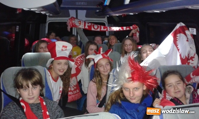 Zdjęcie w galerii na portalu naszwodzislaw.com: Piłkarki G2 na meczu reprezentacji wiadomości z regionu