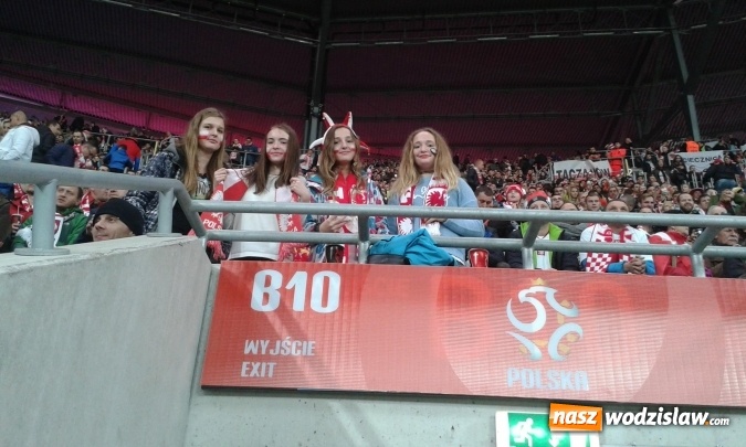 Zdjęcie w galerii na portalu naszwodzislaw.com: Piłkarki G2 na meczu reprezentacji wiadomości z regionu