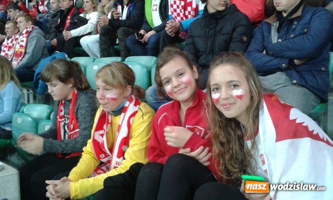 Zdjęcie w galerii na portalu naszwodzislaw.com: Piłkarki G2 na meczu reprezentacji wiadomości z regionu
